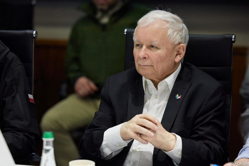 Jarosław Kaczyński oznajmił w Kijowie, że sytuacja w Ukrainie wymaga "misji pokojowej NATO"