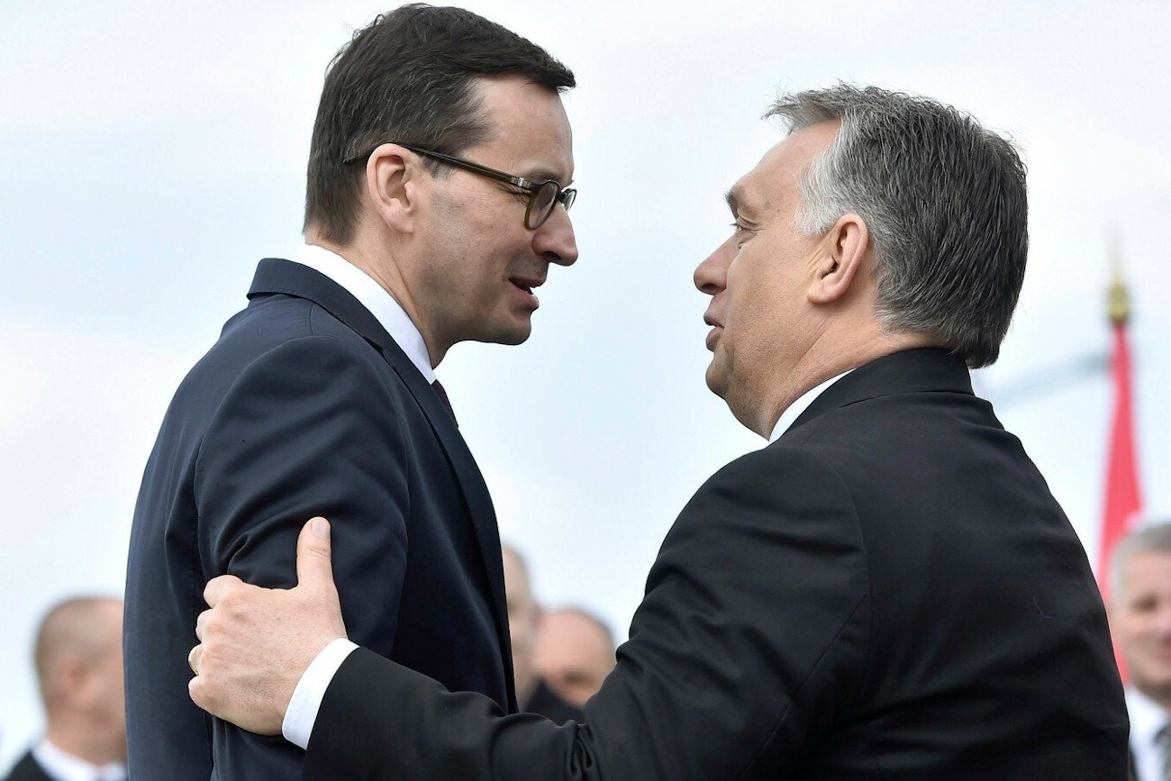 Wicerzecznik PiS Radosław Fogiel skrytykował premiera Węgier Viktora Orbána za jego wypowiedzi dotyczące rosyjskich zbrodni w Buczy.