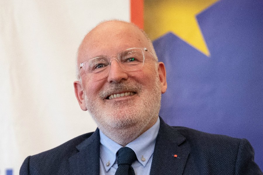 Frans Timmermans dostał od ECS Medal Wdzięczności. Nie spodobało się to gdańskiemu politykowi PiS Kacprowi Płażyńskiemu.