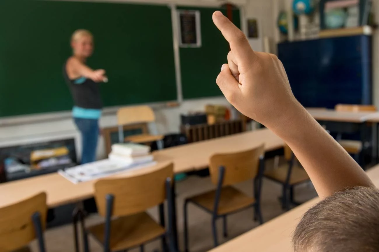 Ile zarabiają nauczyciele w 2025 roku? Czarno na białym