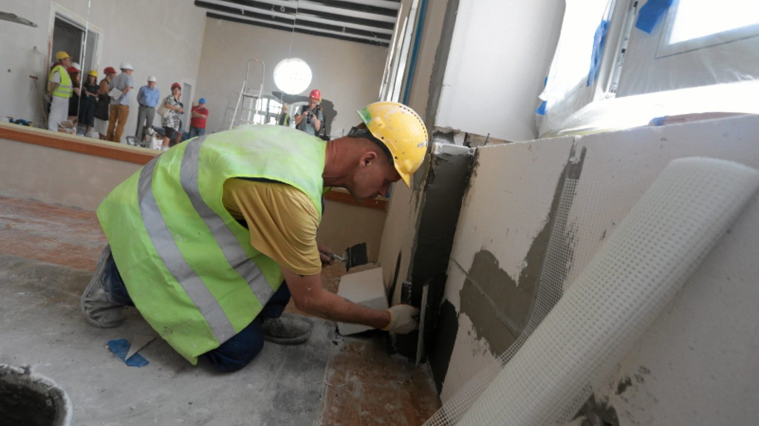 Większość szkół zdążyła z najpoważniejszymi remontami, jednak najczęściej brakuje mebli, wyposażenia pracowni przedmiotowych i książek.