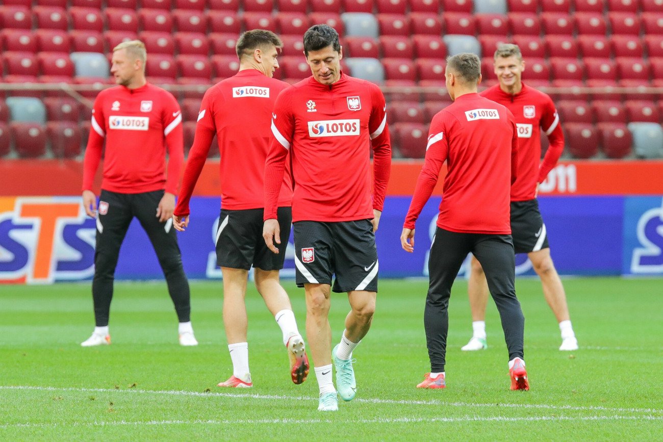 Trener Paulo Sousa odsłonił kilka kart dotyczących sobotniego meczu eliminacji MŚ z San Marino.