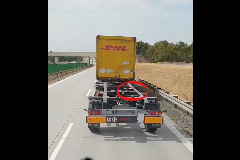 TIR na A4 – z naczepy ciężarówki wystawała ręka pijanej kobiety.