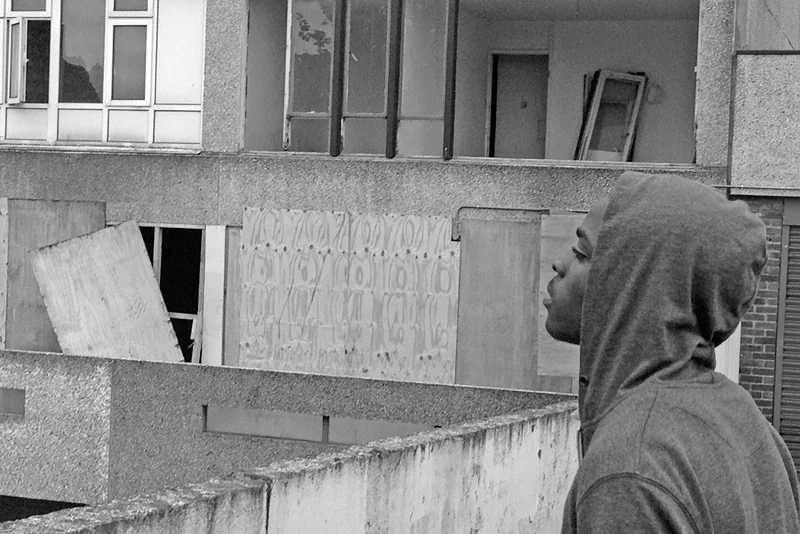 Jeden z zaniedbanych bloków w dzielnicy White City