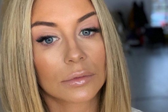 Małgorzata Rozenek-Majdan w mediach społecznościowych pochwaliła się, że ściągnęła sztuczne rzęsy.