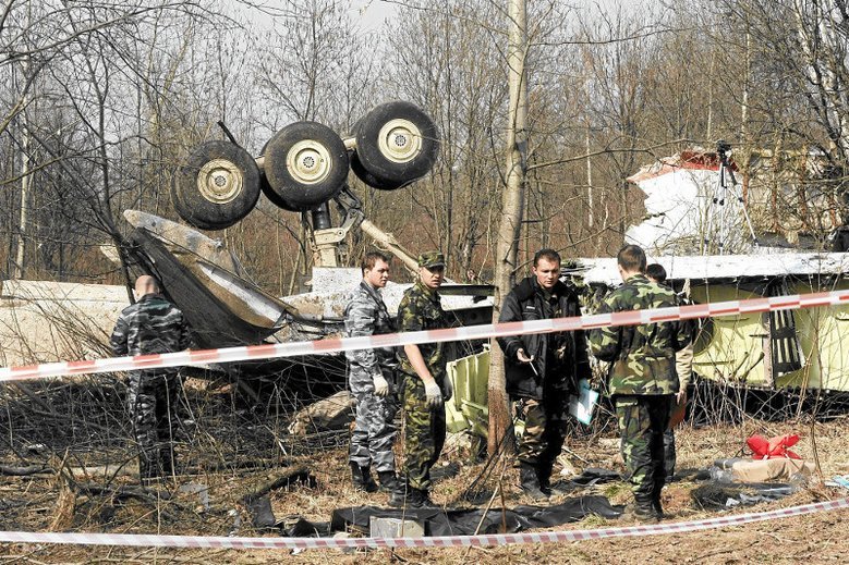 Według nowego sondażu rośnie odsetek Polaków wierzących, że katastrofa smoleńska była wynikiem zamachu.