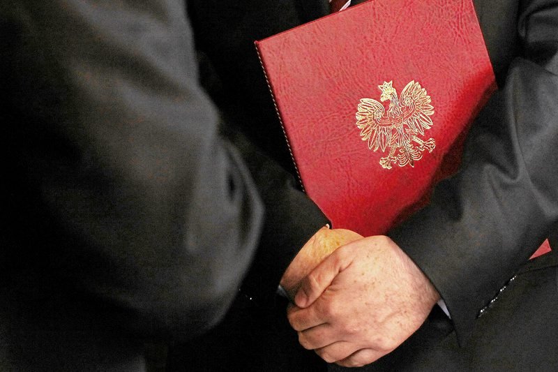 Pensje urzędników oparły się inflacji.