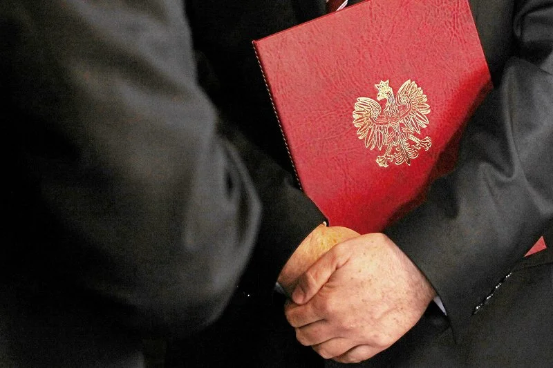 Pensje urzędników oparły się inflacji.