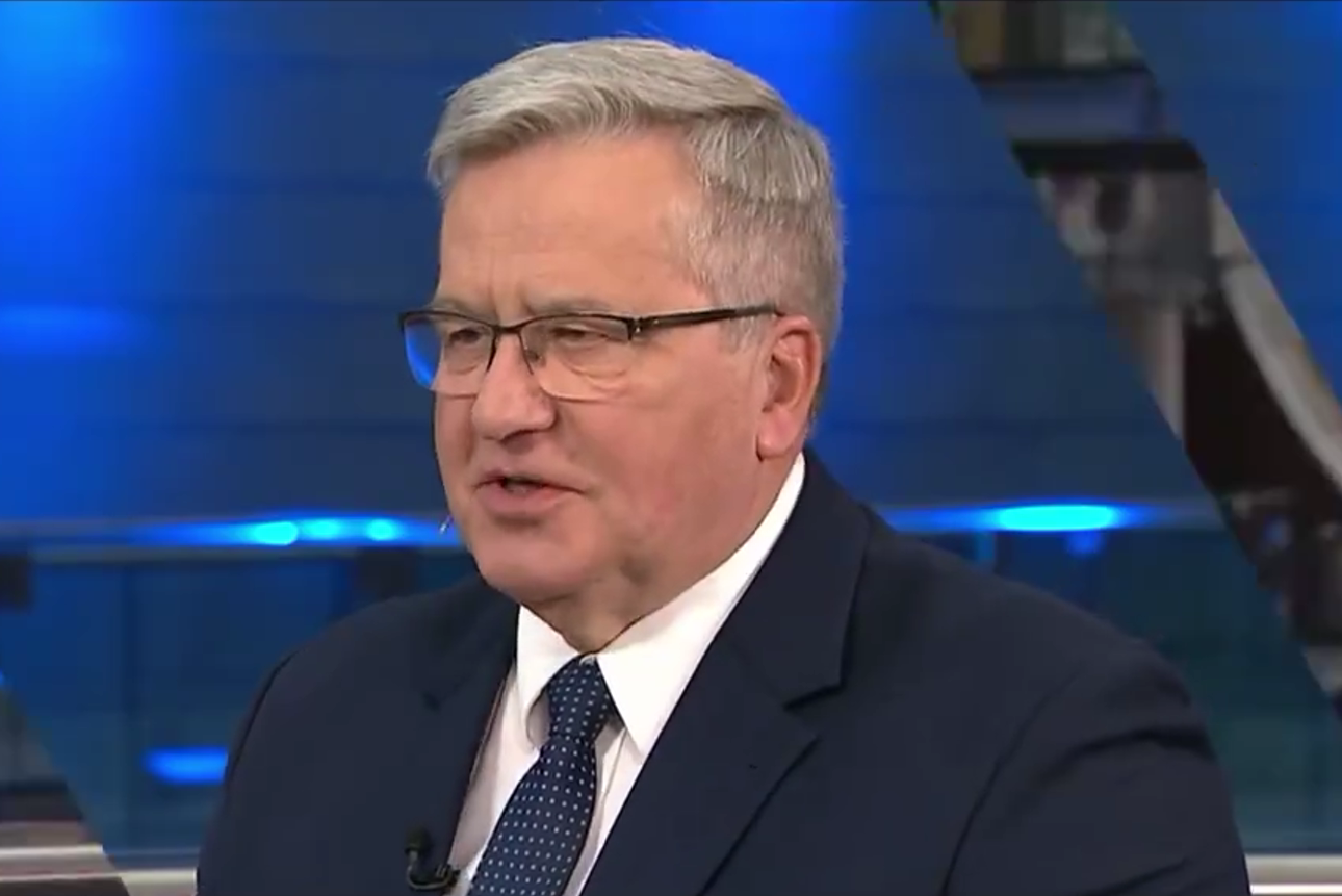Bronisław Komorowski. TVP wypuściła nowy spot, w którym chwali się, że na antenę wrócili politycy dawnej opozycji i dziennikarz. Bronisław Komorowski w studio telewizyjnym TVP.
