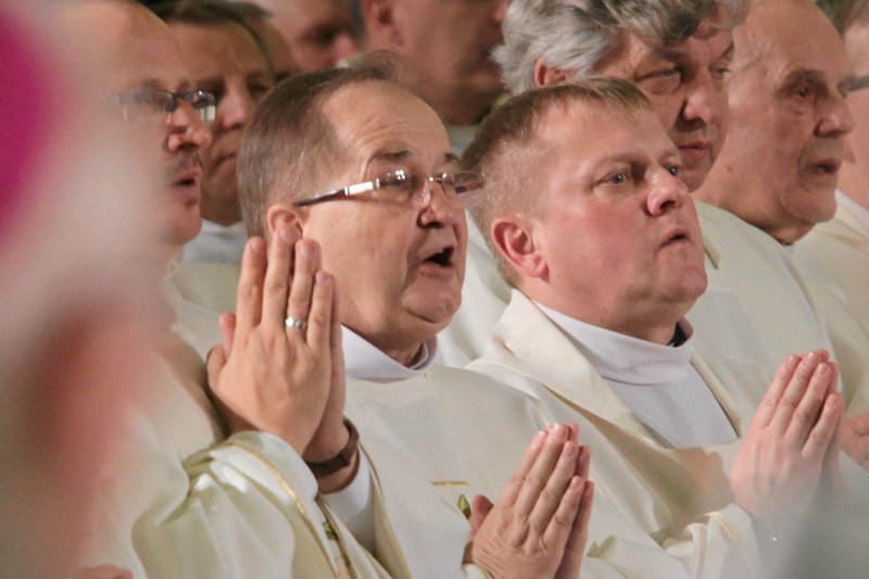 Jak to on robi? Ojciec Tadeusz Rydzyk dostaje publicznej pieniądze. Teraz dla jego instytucji trafił 492 tys. zł.