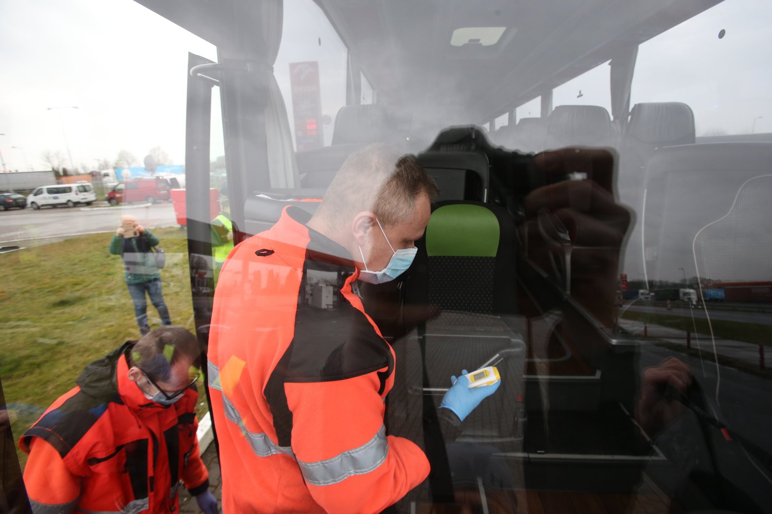 Sanepid poszukuje osób jadących autokarem relacji Warszawa - Przasnysz