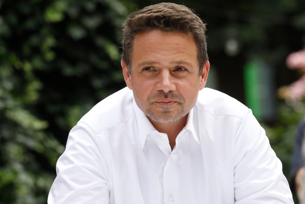 Rafał Trzaskowski, kandydat Koalicji Obywatelskiej na prezydenta RP. Wśród wyborczyń i wyborców popularne są dyskusje o tym, że polityk jest przystojny. Dla niektórych wygląd ma znaczenie przy podejmowaniu wyboru.