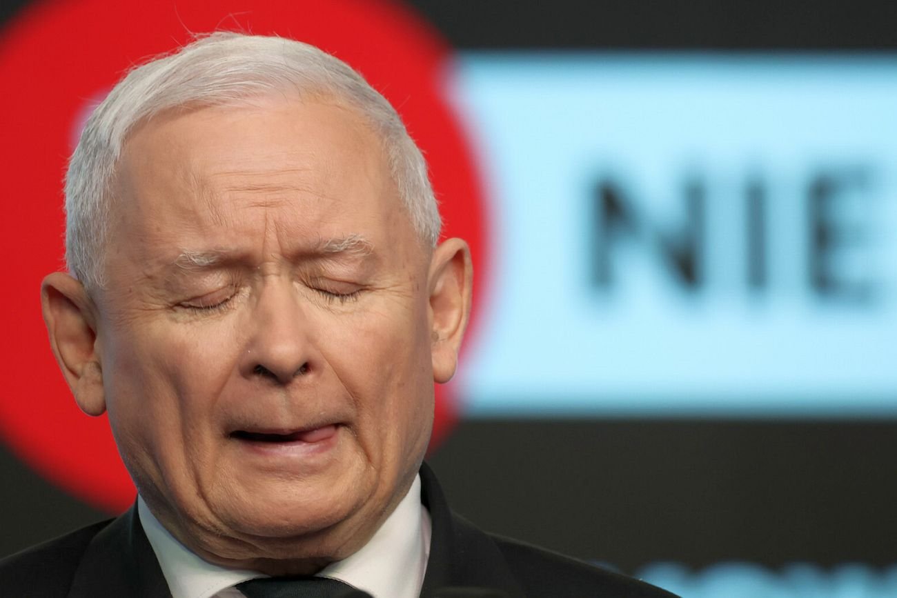 Poparcie dla PiS zjechało do poziomu poniżej 30 proc.