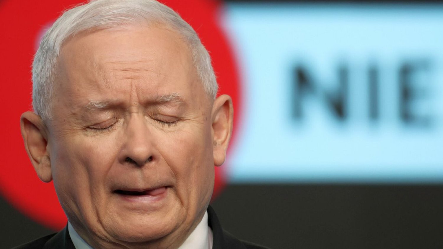 Poparcie dla PiS zjechało do poziomu poniżej 30 proc.