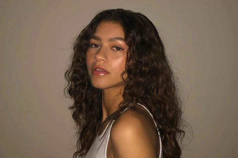 Zendaya została najmłodszą laureatką nagrody Emmy za rolę Rue w serialu "Euforia". Zendaya została najmłodszą laureatką nagrody Emmy za rolę Rue w serialu "Euforia".