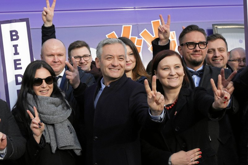 Robert Biedroń i inni przedstawiciele Wiosny podczas konferencji w Białymstoku.