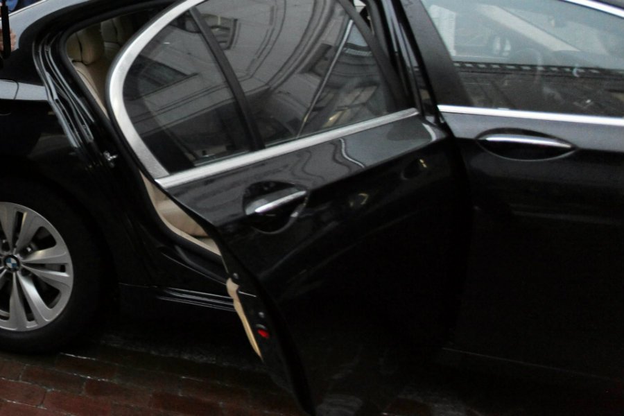 BMW jadące w kolumnie Służby Ochrony Państwa zderzyło się z toyotą w miejscowości Zakręt pod Warszawą.