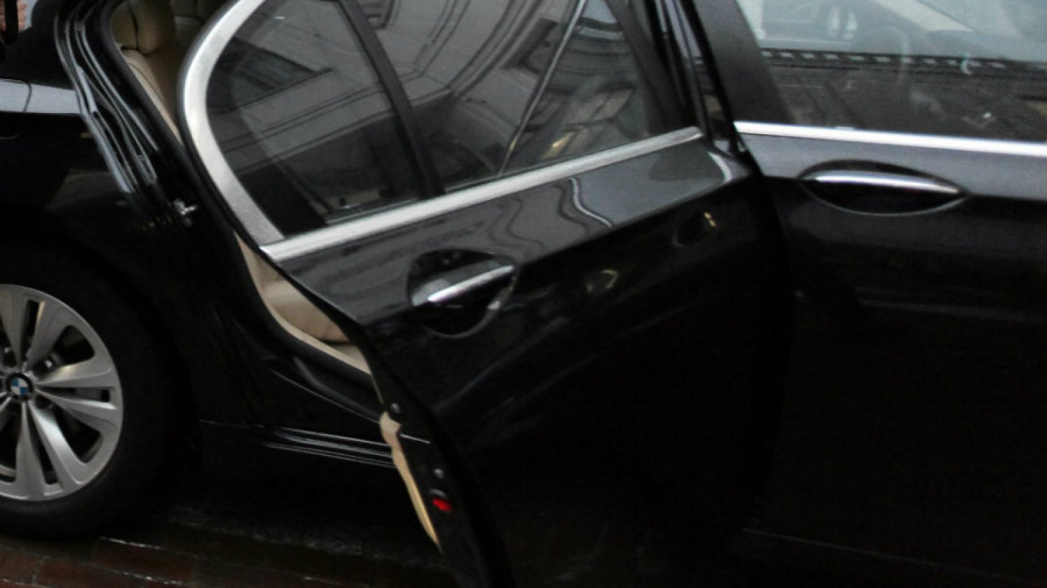 BMW jadące w kolumnie Służby Ochrony Państwa zderzyło się z toyotą w miejscowości Zakręt pod Warszawą.