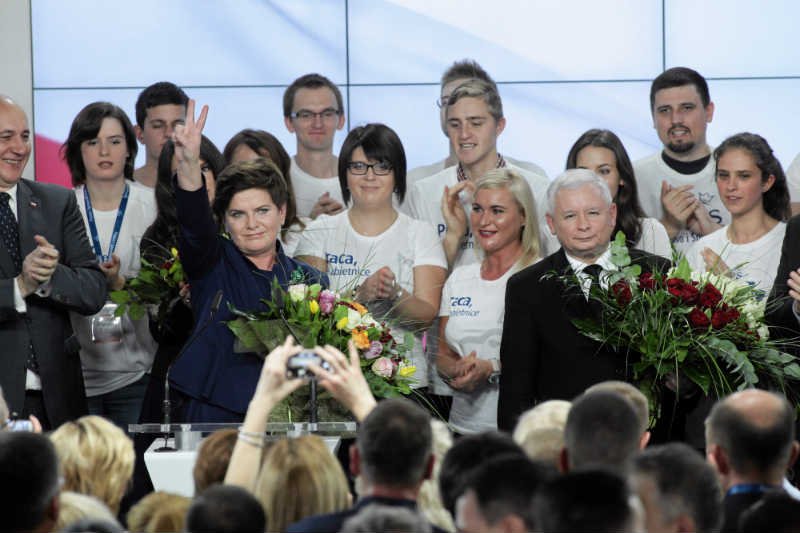 Polacy wybrali PiS, ale nie ten PiS. Dlatego Kaczyński nie ma prawa uzasadniać wszystkiego "wolą narodu" i "mandatem społecznym".