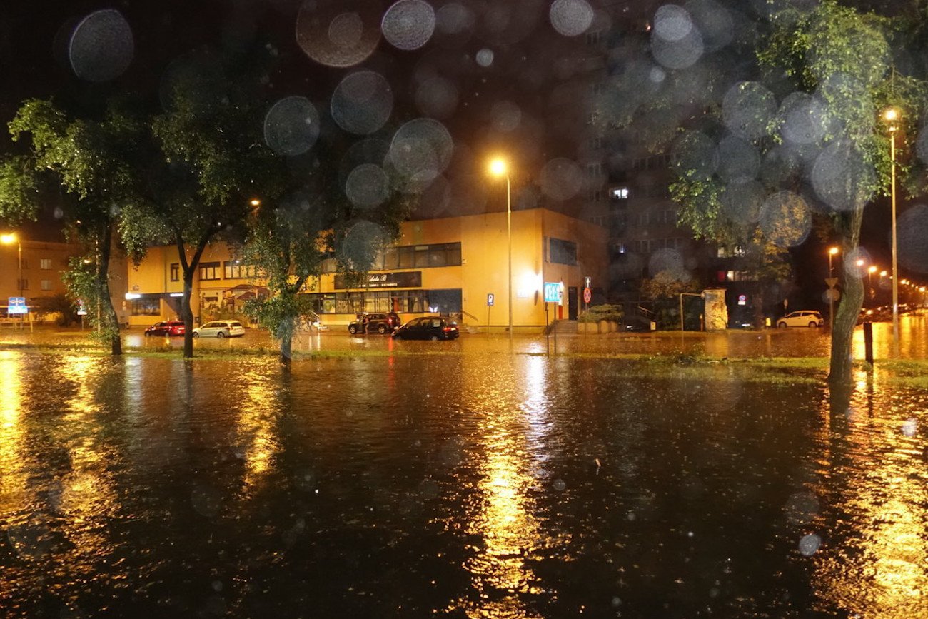 Tak było w Płocku po nawałnicy 14 lipca. 17 lipca prezydent miasta poinformował, że piorun uderzył w instalacje na Orlenie.