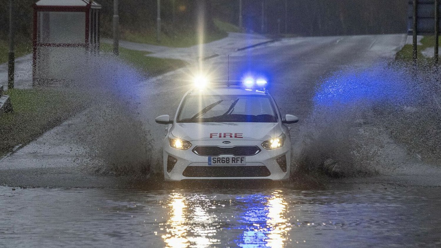 zerwone ostrzeżenia dla Wielkiej Brytanii. Wiatr nawet ponad 200 km/h zerwone ostrzeżenia dla Wielkiej Brytanii. Wiatr nawet ponad 200 km/h