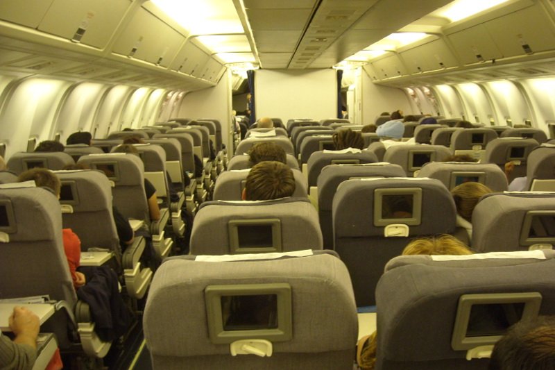 Premier zapowiedział wyposażenie LOT w termometry. Jak w ogóle z powodu koronawirusa wygląda sytuacja w samolotach? (zdjęcie ilustracyjne).