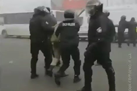 W mieście Nowi Sanżary w środkowej Ukrainie doszło do zamieszek z powodu przyjazdu poddanych kwarantannie osób z Wuhan.