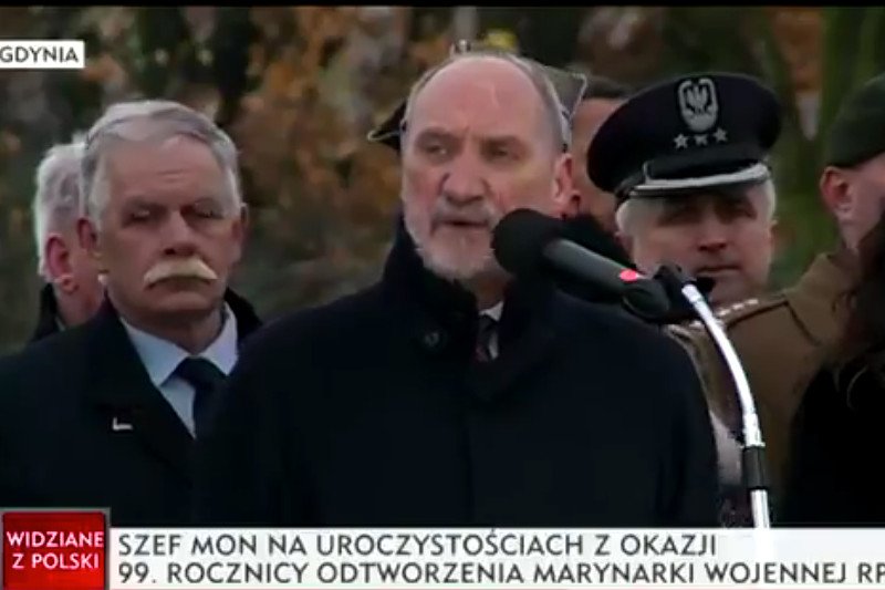 Minister Antoni Macierewicz na uroczystości podniesienia bandery na ORP Kormoran mówił o swoich zasługach. O poprzednikach nie wspomniał.