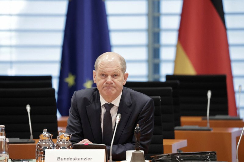 Kanclerz Niemiec krytykowany przez polityków. Dziennikarz "Die Zeit" opisuje działania Olafa Scholza