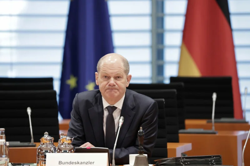 Kanclerz Niemiec krytykowany przez polityków. Dziennikarz "Die Zeit" opisuje działania Olafa Scholza