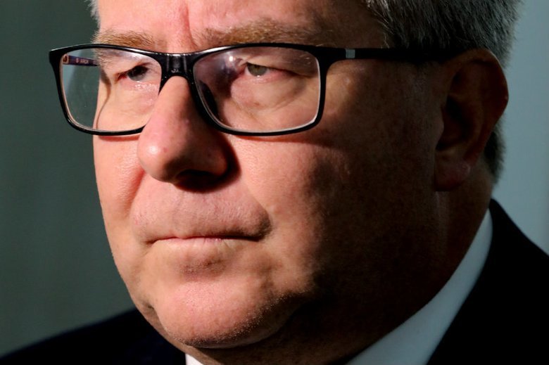 Według niedzielnych badań sondażowych exit poll Ryszard Czarnecki miał nie zdobyć mandatu europosła. Gdy policzono głosy okazało się, że jednak zasiądzie w Parlamencie Europejskim.