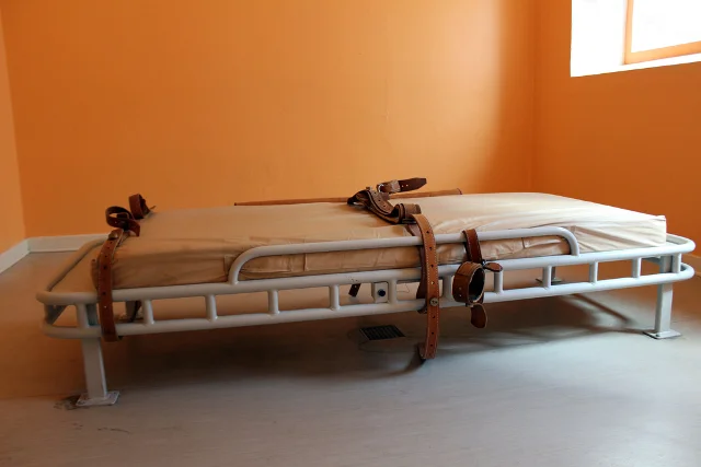 Ksiądz z Małopolski oskarża biskupa, że ten zamknął go w szpitalu psychiatrycznym.