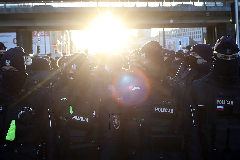 Z okazji Dnia Kobiet na ulice Warszawy wrócił Strajk Kobiet. Z okazji Dnia Kobiet na ulice Warszawy wrócił Strajk Kobiet