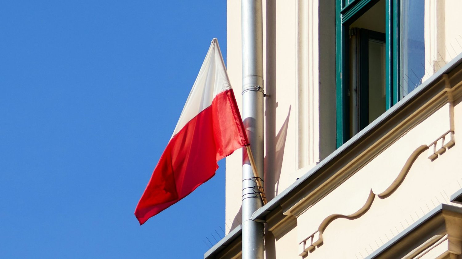 wieszanie flagi Polski: zasady flagi Polski