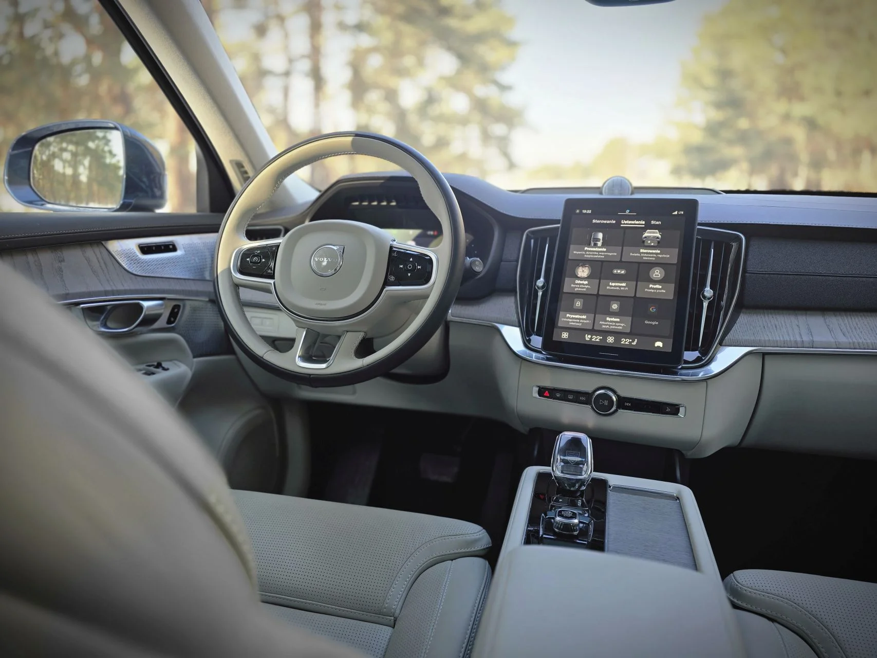Nowe Volvo XC90 T8 plug-in hybrid Nowe Volvo XC90 T8 plug-in hybrid