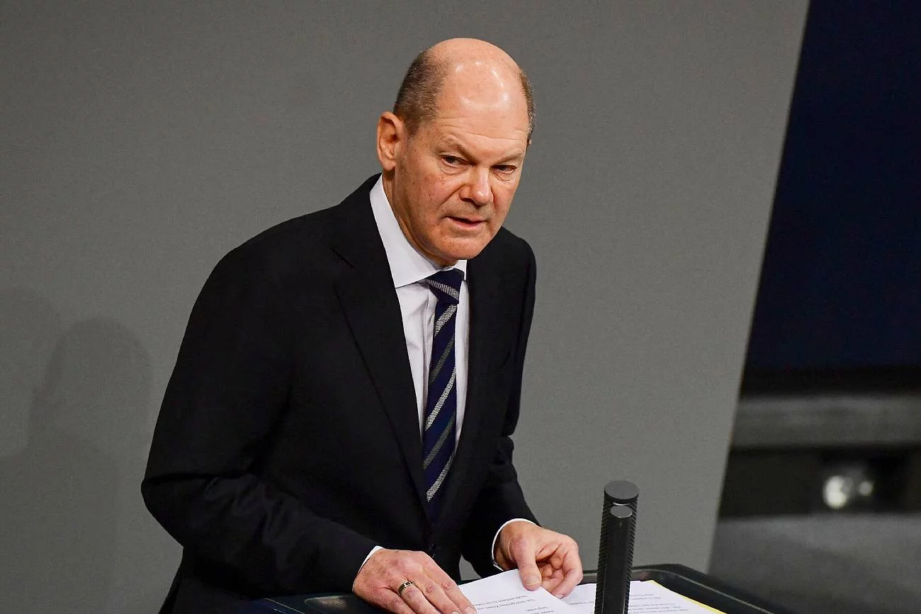 Kanclerz Niemiec Olaf Scholz podczas wystąpienia w Bundestagu ostrzegł Rosję przed atakiem na Ukrainę. Kanclerz Niemiec Olaf Scholz podczas wystąpienia w Bundestagu ostrzegł Rosję przed atakiem na Ukrainę.