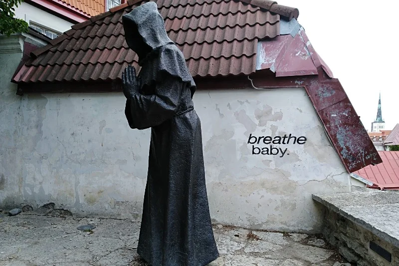 Rzeźba mnicha. Ogród Królów Duńskich