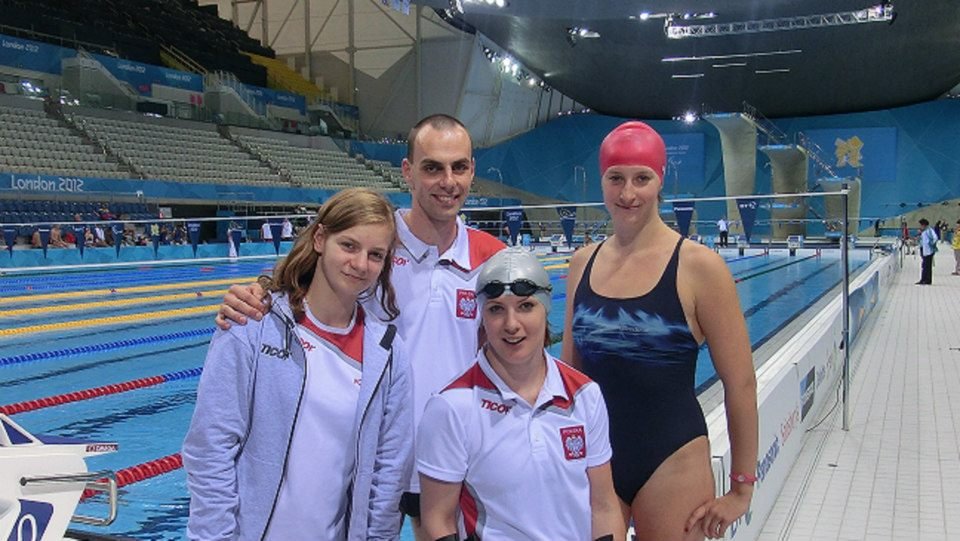 Poglad na basen - trybuny robia wrazenie, na górze jeszcze nie bylem, ale sa wysokie.