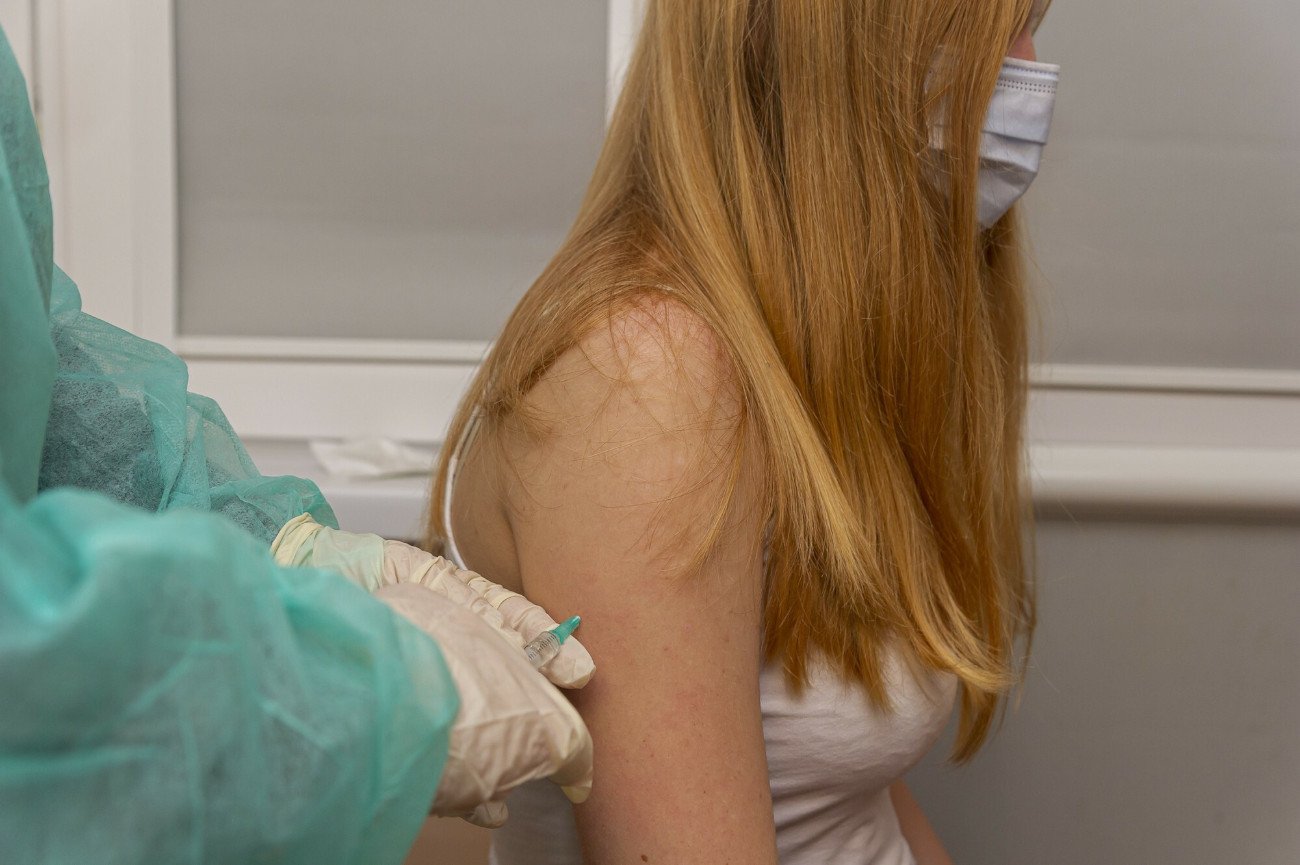 Wielka improwizacja i chaos. Tak wygląda początek programu bezpłatnych szczepień przeciw HPV dla nastolatków