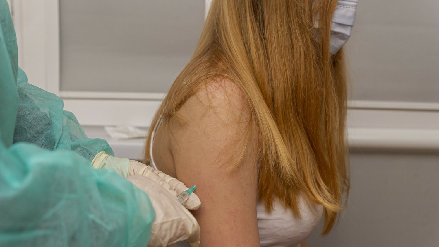 Wielka improwizacja i chaos. Tak wygląda początek programu bezpłatnych szczepień przeciw HPV dla nastolatków