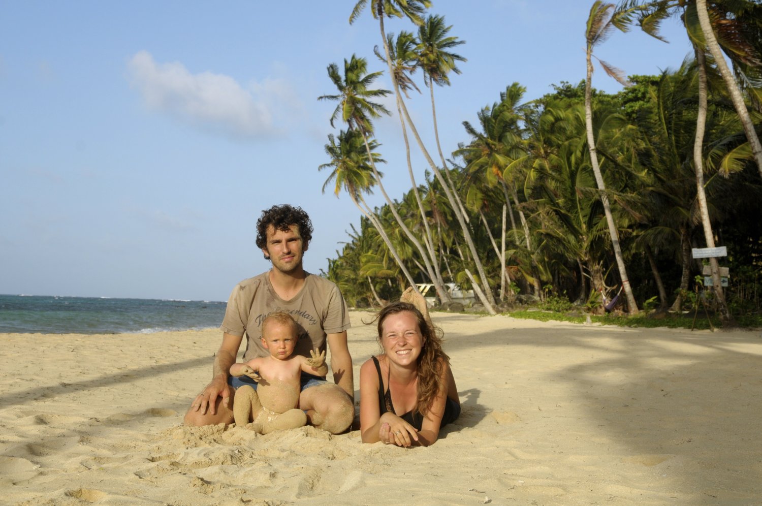 Magda, Michał i mały Ignaś na plaży w Nikaragua