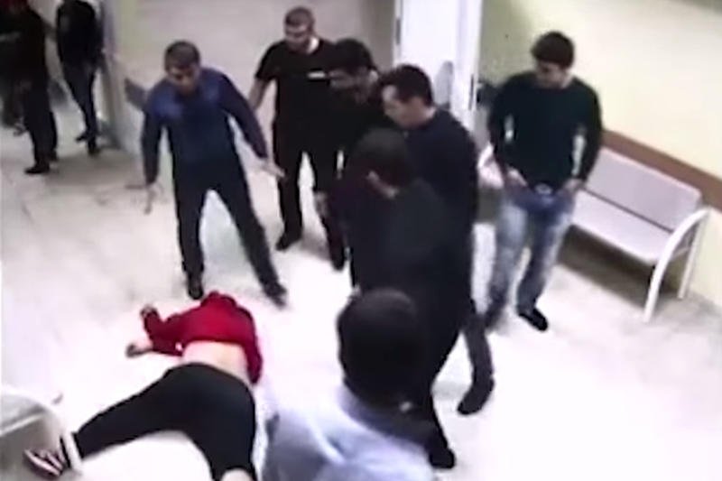Skandal w Rosji. 30 osób skatowało mężczyznę na szpitalnym korytarzu. Zobacz wstrząsające wideo