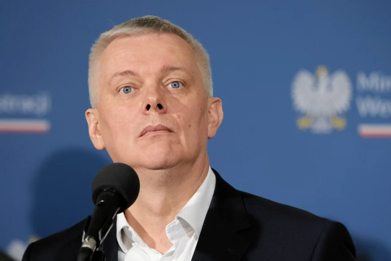Siemoniak o budowie zapory na granicy. Wiadomo, ile pieniędzy poszło już na ochronę Tomasz Siemoniak o zaporze na granicy: 2,6 mln zł i 11 tys. żołnierzy