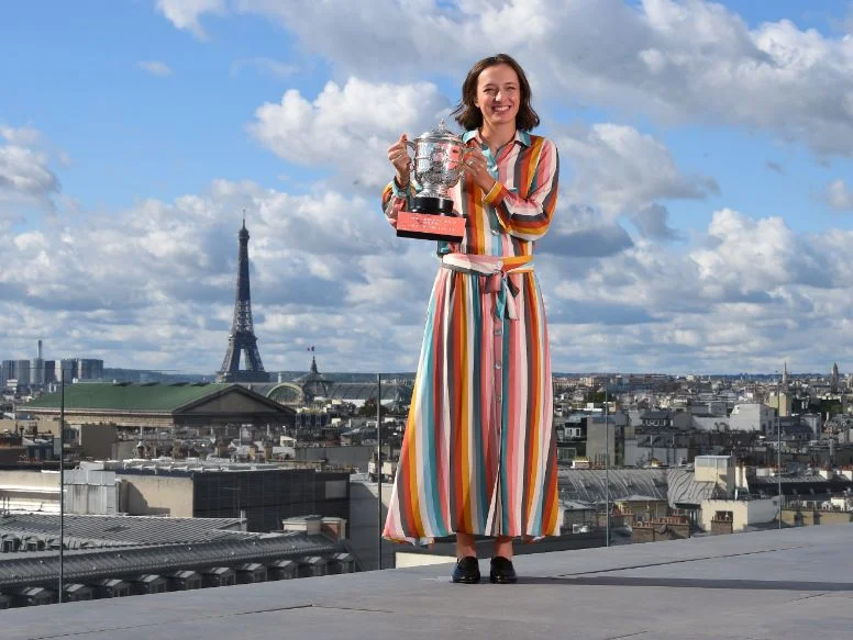 Sukienka Igi Świątek na Roland Garros. Czy to gest poparcia dla LGBT?