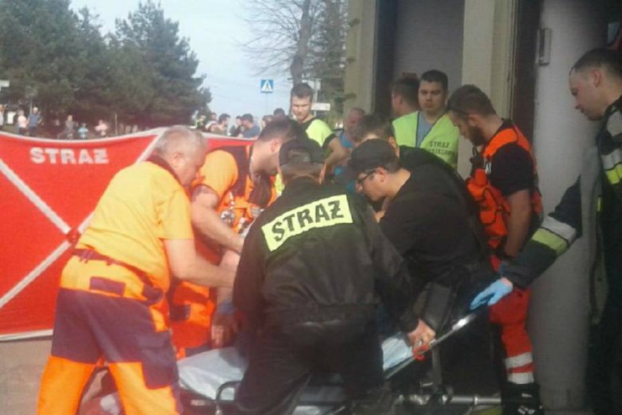 Kierowca fiata panda wjechał w tłum ludzi wychodzących z kościoła.