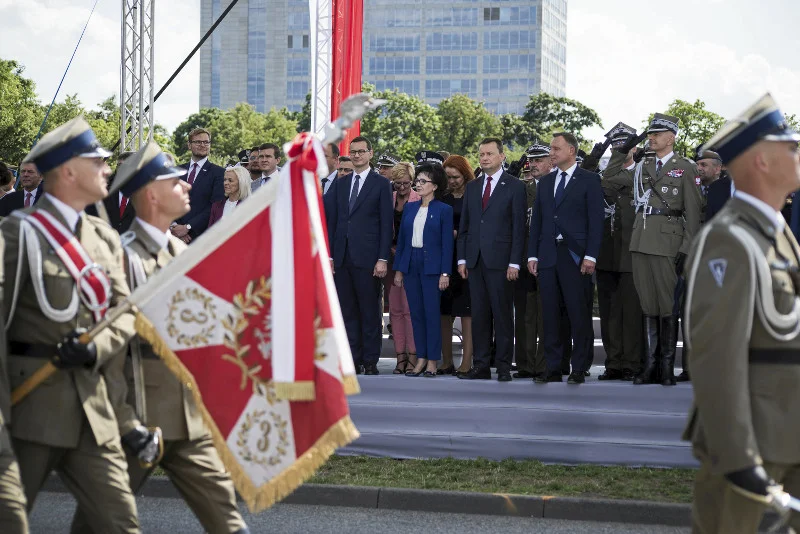 Podczas przemówień z okazji Święta Wojska Polskiego zabrakło konkretów dotyczących zmian w wojsku.