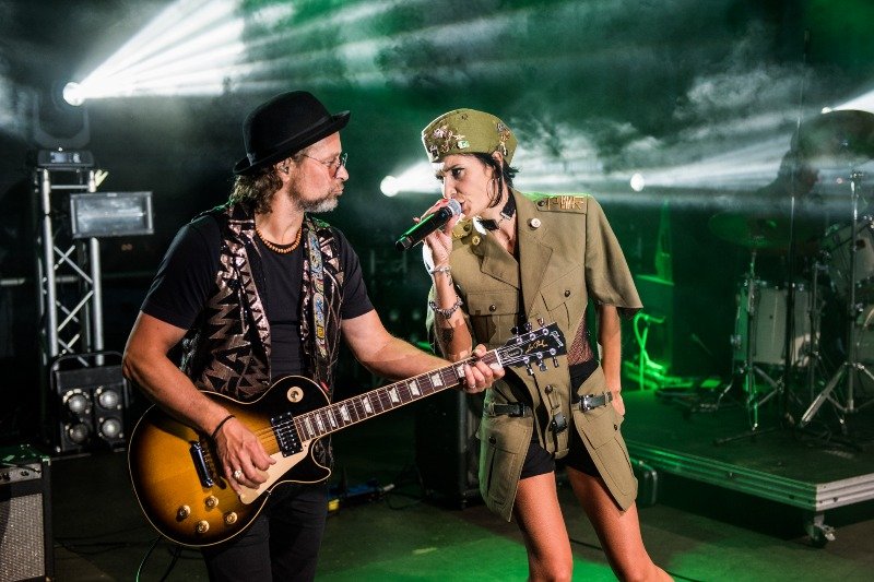 Złoty Maanam razem z wokalistką Karoliną Leszko