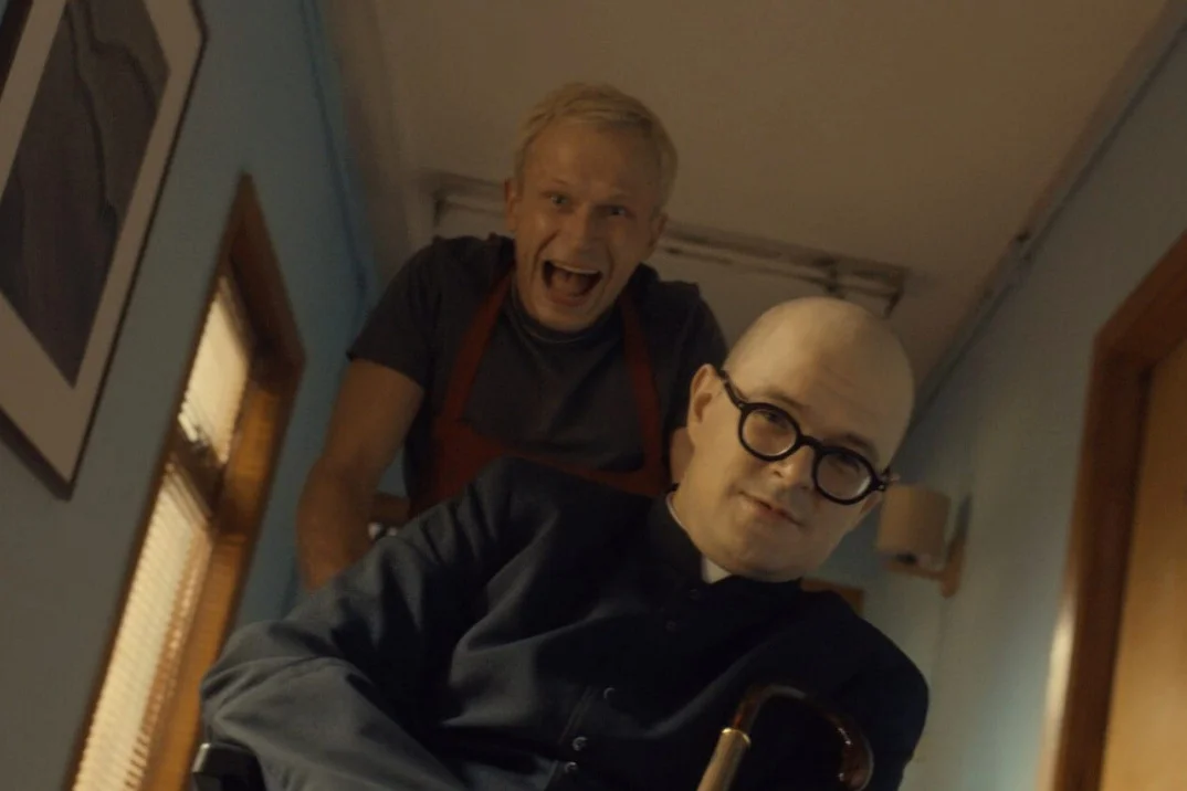festiwal w Gdyni: Johnny, film o księdzu Kaczkowskim Piotr Trojan i Dawid Ogrodnik jako ksiądz Jan Kaczkowski w filmie Johnny