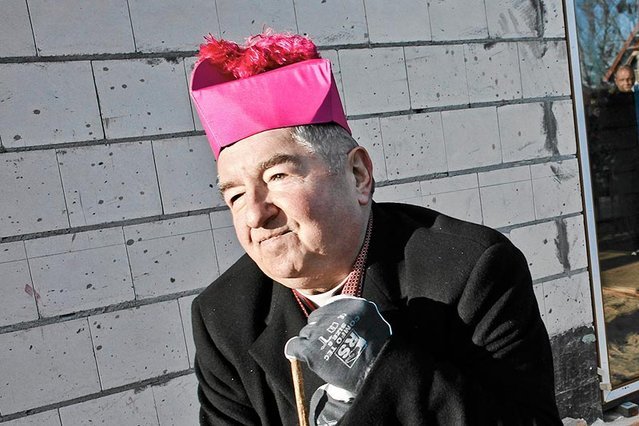 Biskup Głódź kazał spier...ć fotografowi, który wykonywał swoją pracę i miał oficjalną akredytację.