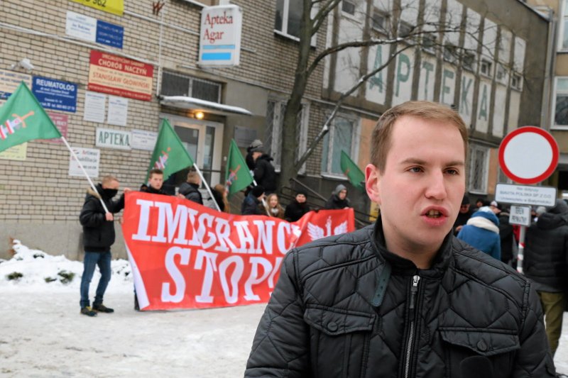 Poseł Adam Andruszkiewicz tworzy nowe struktury: "Drużyny A". Zdjęcie pochodzi z 2016 r. z antyimigranckiej demonstracji w Białymstoku.